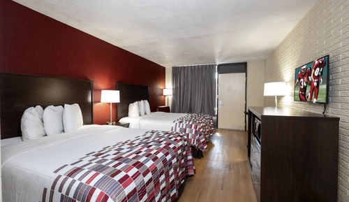 Deluxe Room, 2 Queen Beds, Smoking
