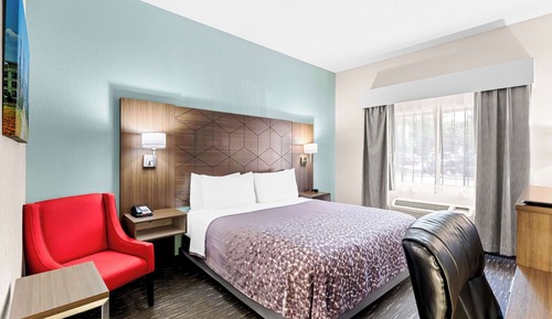 Standard Room, 1 King Bed, Accessible, Bathtub (Bathtub)
