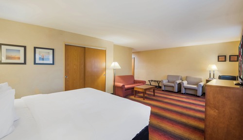 Suite, 1 King Bed, Accessible, Non Smoking