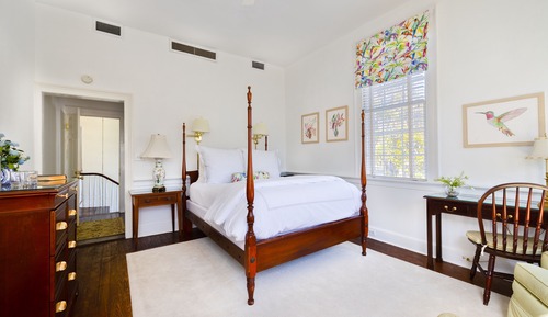 Room 5, Queen Room