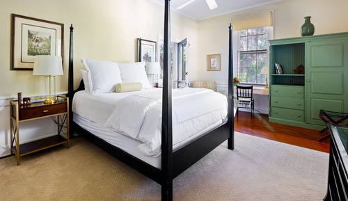 Room 2, Queen Room