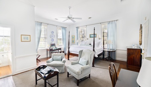 Room 4, King Room