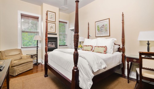 Room 17, Queen Room (The Cottage)