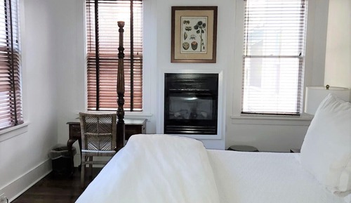Room 18, King Room (The Cottage)