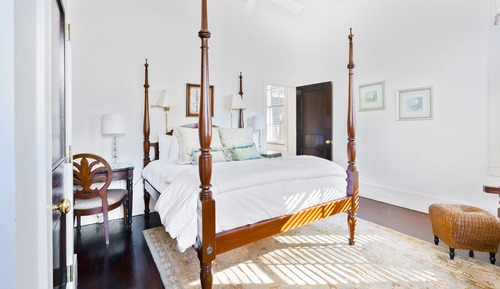 Room 19, Queen Room (Newcastle House)