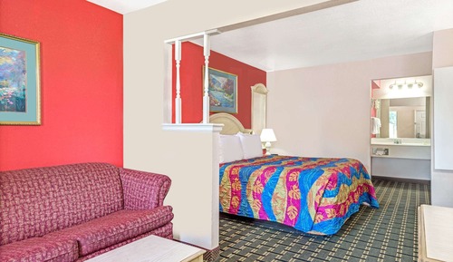 Studio Suite, 1 King Bed, Smoking