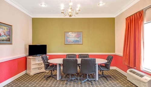 Deluxe Studio Suite, 1 King Bed, Non Smoking