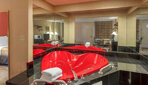 Deluxe Room, 1 King Bed, Hot Tub