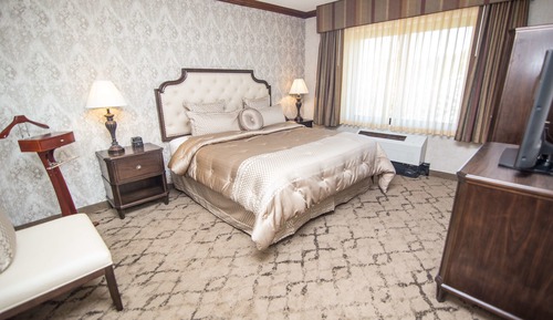 Suite, 1 King Bed, Non Smoking (Living Room)