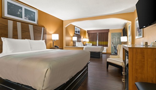 Suite, 1 King Bed, Smoking