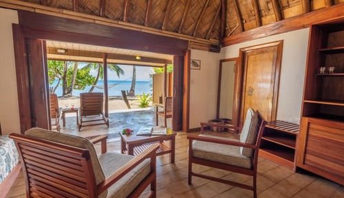 Tropical Oceanfront Bure