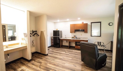 Suite, 1 Queen Bed with Sofa bed, Accessible, Non Smoking (Transfer Shower)