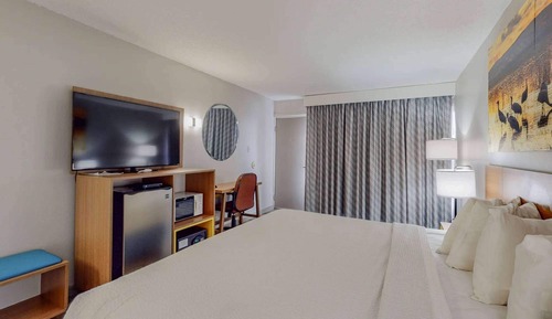 Standard Room, 1 Queen Bed