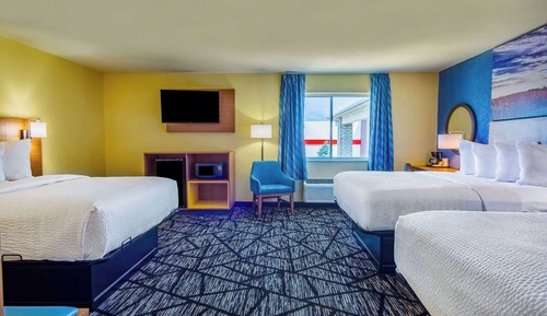 Studio Suite, Non Smoking (3 Queen Beds)