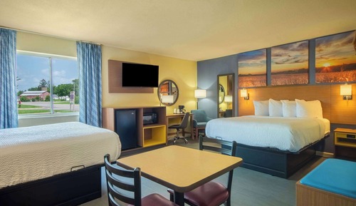 Suite, 2 Queen Beds, Non Smoking, Kitchenette