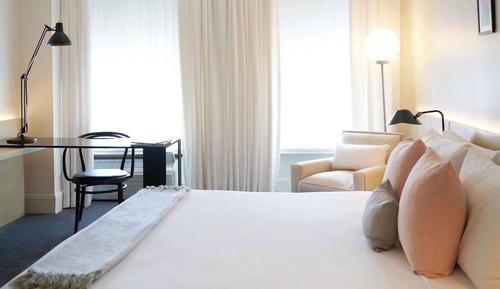 Standard Room, 1 Queen Bed, Accessible Bathtub