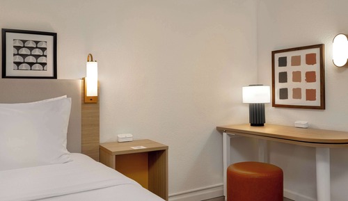 Room, 1 King Bed, Accessible (Mobility & Hearing, Roll-in Shower)