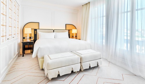 Premium Room, 1 King Bed, City View