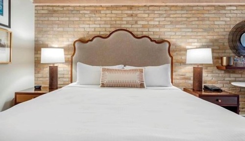 Premier Room, 1 King Bed, River View