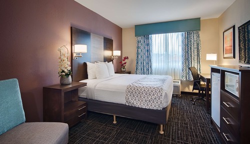 Standard Room, 1 Queen Bed, Accessible, Bathtub