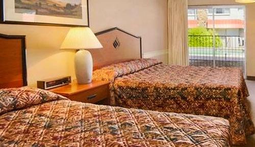 Room, 2 Queen Beds, Non Smoking, Refrigerator (2 Star)