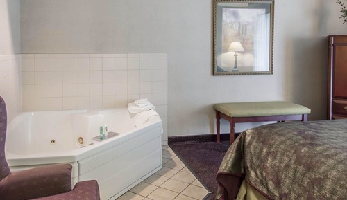 Suite, 1 King Bed, Jetted Tub
