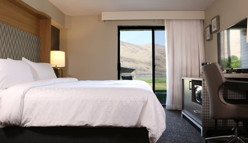 Suite, 1 Bedroom, Roll-in Shower (Mobility Accessible)