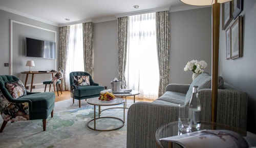 Deluxe Suite