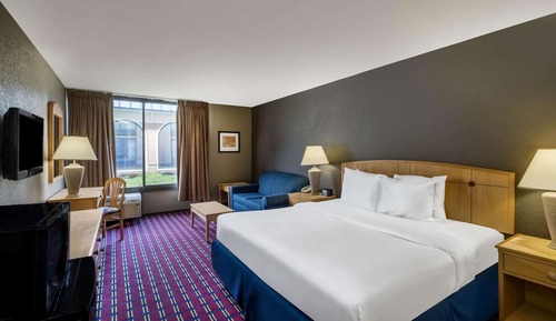 Deluxe Room, 1 King Bed, Non Smoking