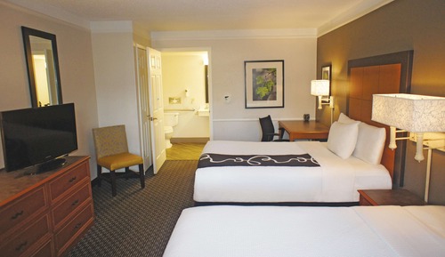 Deluxe Room, 2 Double Beds, Accessible (Mobility/Hearing,roll-in shower)
