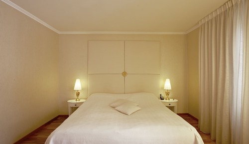 Queen Room For Single Use, City View