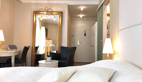 Double Room, City View (Queenroom)