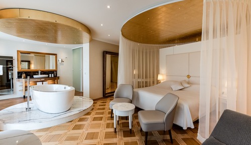 Romantic Suite, 1 King Bed, Balcony, River View