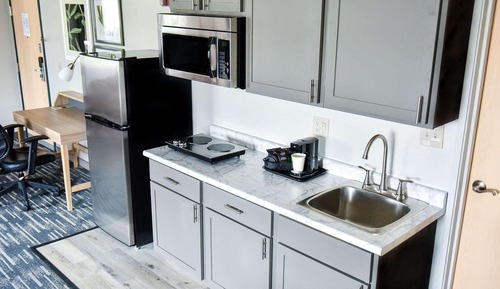 Studio Suite, 1 King Bed, Non Smoking, Kitchenette