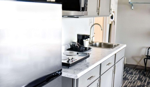 Room, 1 King Bed, Non Smoking, Kitchenette