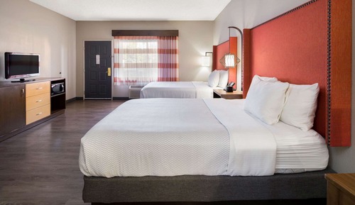 Room, 2 Queen Beds, Accessible, Bathtub (Mobility, Grab bars)