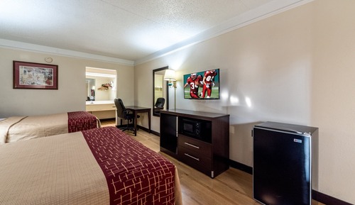 Deluxe Room, 2 Queen Beds, Non Smoking