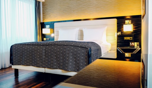 Club Room with free Club Lounge Access