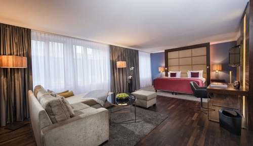 Junior Suite (with free Club Lounge Access)