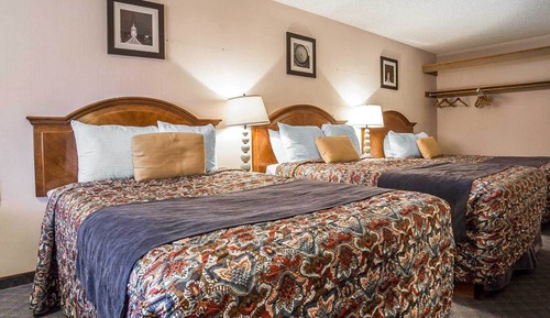 Standard Room, Multiple Beds, Non Smoking (Sitting area)