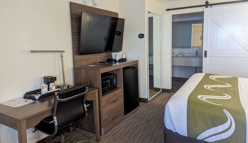 Standard Room, 1 King Bed, Non Smoking