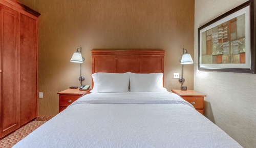 One Queen Bed, Non-Smoking, Accessible