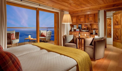 Heritage Lake view Cottage with Spa Access