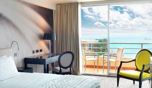 Deluxe Room, 1 King Bed, Balcony, Sea View