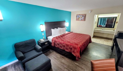 Standard Room, 1 King Bed, Smoking, Ground Floor