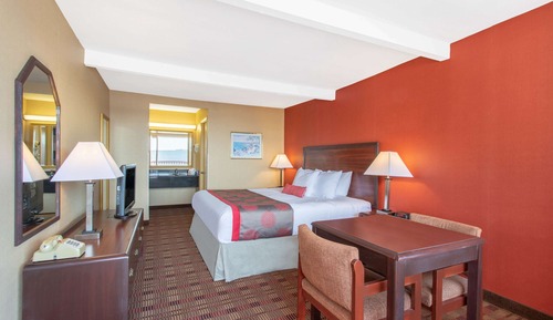 Standard Room, 1 King Bed, Accessible