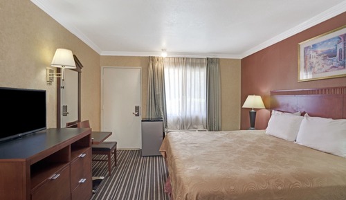 Standard Room, 1 King Bed