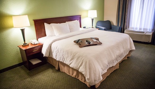 One King Bed Non-Smoking