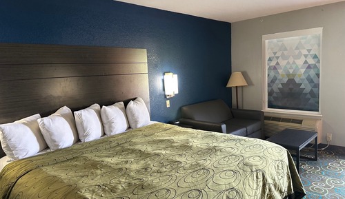 Standard Room, 1 King Bed