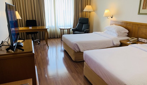 Deluxe Room City View Twin Bed